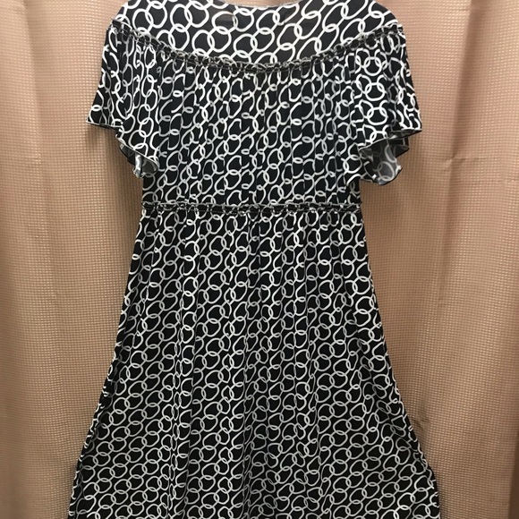Studio M Wrinkle Free Black & White Dress - Picture 3 of 6